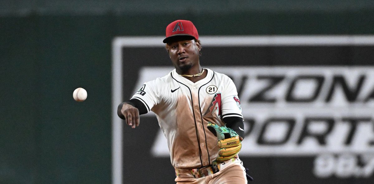 mikedeportes's tweet photo. La mejor combinación de doble play la tendrá República Dominicana entre todos los países. #GeraldoPerdomo y #KetelMarte no solo son compañeros en el mismo equipo de MLB, sino que juntos participaron en 84 dobles plays. Además, Perdomo solo se ponchó en el 11.5% de sus apariciones y recibió bases por bolas en un 13.1%, lo que significa que tomó más boletos que ponches. Ningún equipo en el mundo tendrá esta combinación ni esta química entre SS y 2B.#ClásicoMundial