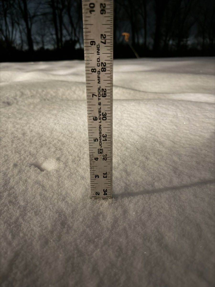 1.5" in Topsfield MA at 9:30 PM. Snow stopped but now starting up again. Will get a final total in the AM <a href="/WX1BOX/">SNE Amateur Radio Skywarn</a>
