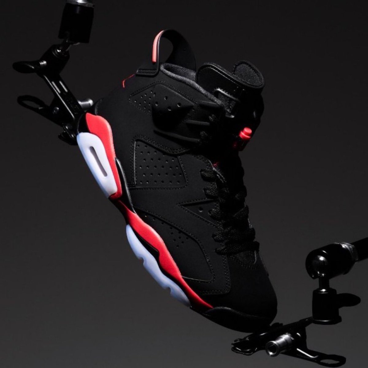 JustFreshKicks tweet media