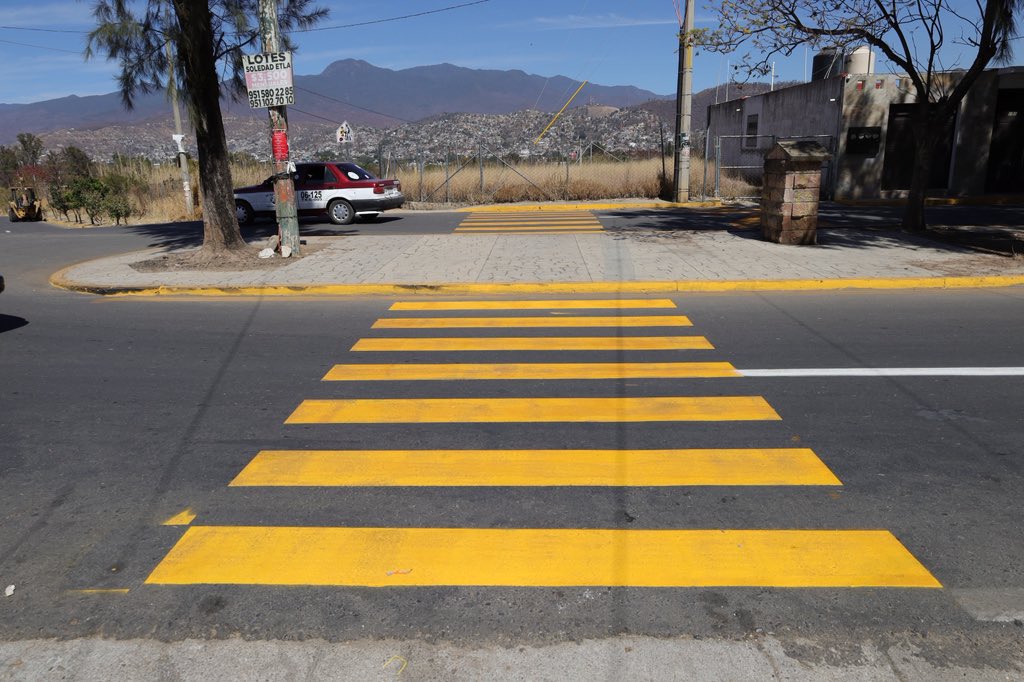 REHABILITAMOS EL ACCESO AL FRACCIONAMIENTO ÁLAMOS

Seguimos transformando las vialidades de la Zona Metropolitana; por eso, rehabilitamos el boulevard de acceso al Fraccionamiento Álamos, con trabajos de:

✅ Pavimentación con concreto asfáltico
✅ Nivelación de ocho pozos de