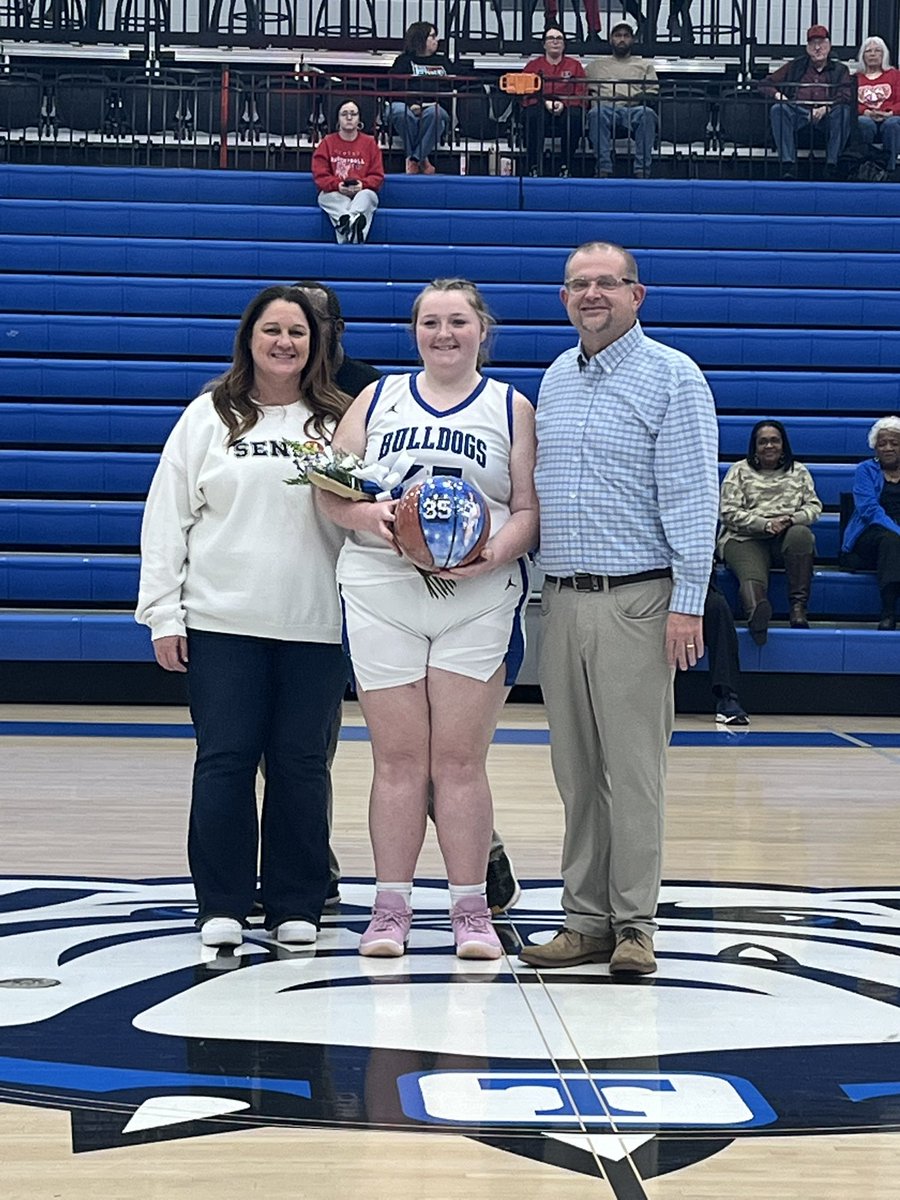 TCSLadyDogsBB's tweet photo. We are so proud of our seniors!🏀🐾💙
#practicelikeadog https://t.co/PqwgcbpTX7