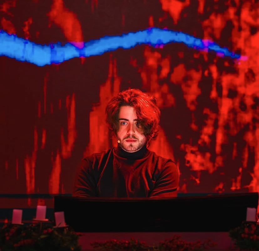 Hoje (11/02) é aniversário do criador de Ordem Paranormal, <a href="/cellbit/">rafael lange</a>! Desejamos um dia e um ano repleto de coisas boas. 🎂❤️