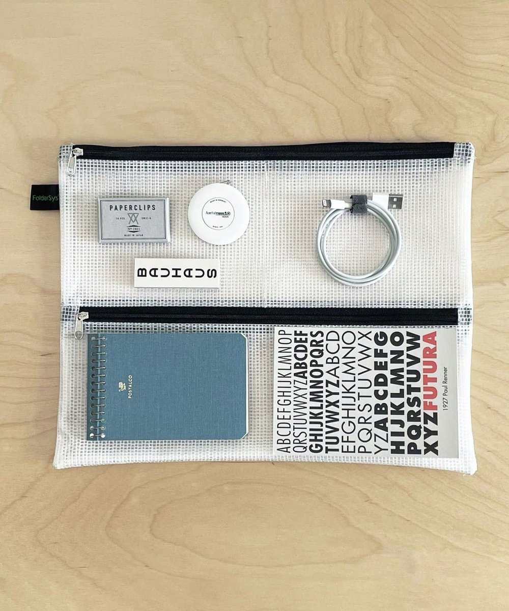 仕事も移動もスマートに。〈bPr BEAMS〉から機能派ポーチが登場💻✨

MacBook Air 13インチが収まる絶妙なサイズ感。計5つの収納スペースを備え、散らばりがちな充電器やマウスも美しく定位置に収まります🥳

アイテムはこちらから✔
🔗bit.ly/3MuftK1

<a href="/bPr_BEAMS_/">bPr BEAMS</a>
#ビームス