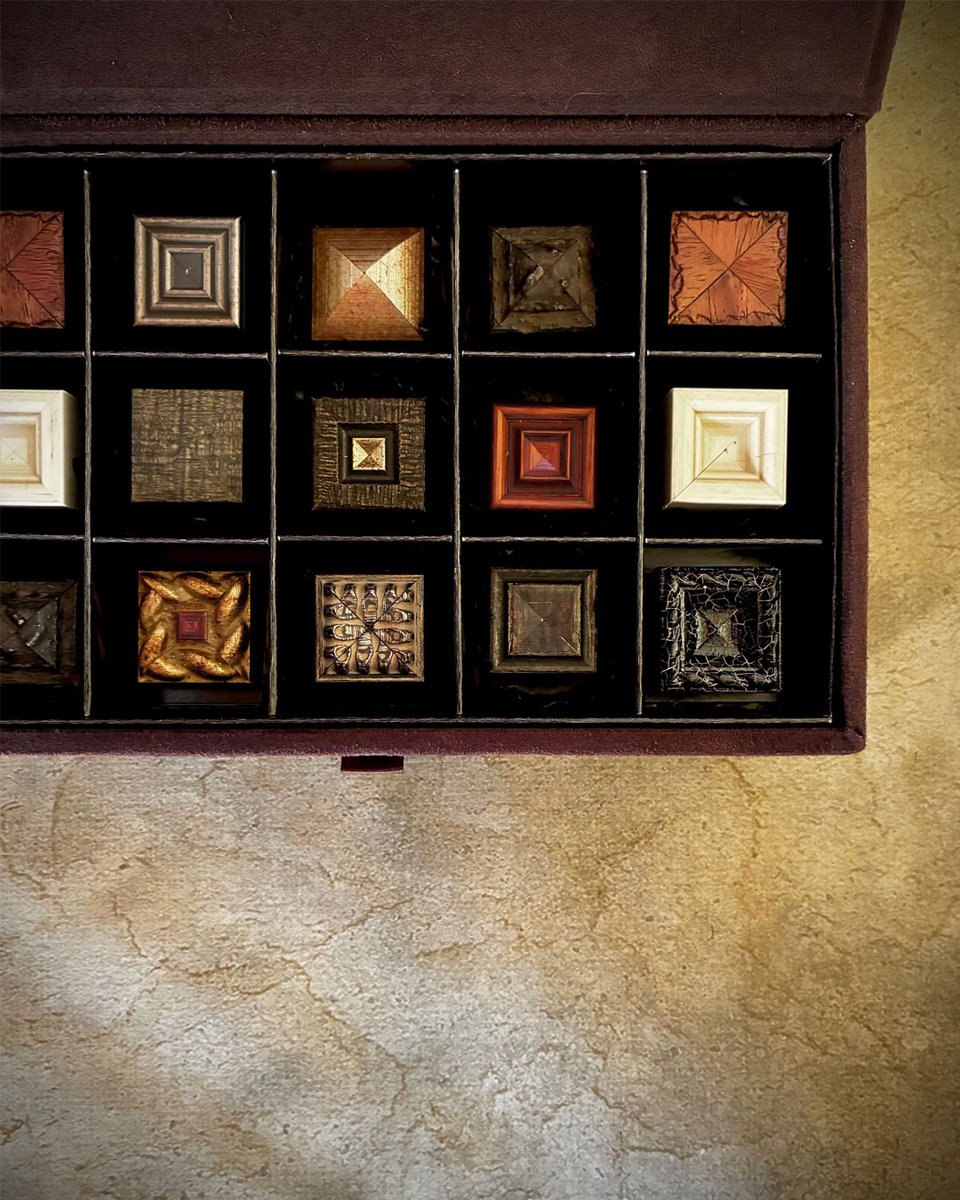 もうすぐバレンタイン🎁 

※写真のフレームは弊社アトリエでの試作です。実際の加工は受けておりません

Art Direction &amp; Photo: Katsuyuki Ohashi