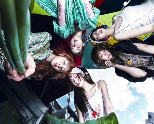 [📰OSEN] #LE_SSERAFIM  ‘SPAGHETTI’ ติดชาร์ต Billboard Global ต่อเนื่อง 15 สัปดาห์ 🔥

LE SSERAFIM ยังคงรักษาอันดับบนชาร์ตของสหรัฐอเมริกาได้อย่างต่อเนื่องเป็นสัปดาห์ที่ 15

ติดอันดับในชาร์ต Billboard ฉบับล่าสุด (วันที่ 14 กุมภาพันธ์) โดยอยู่ที่
📈อันดับ 147 บนชาร์ต Global 200