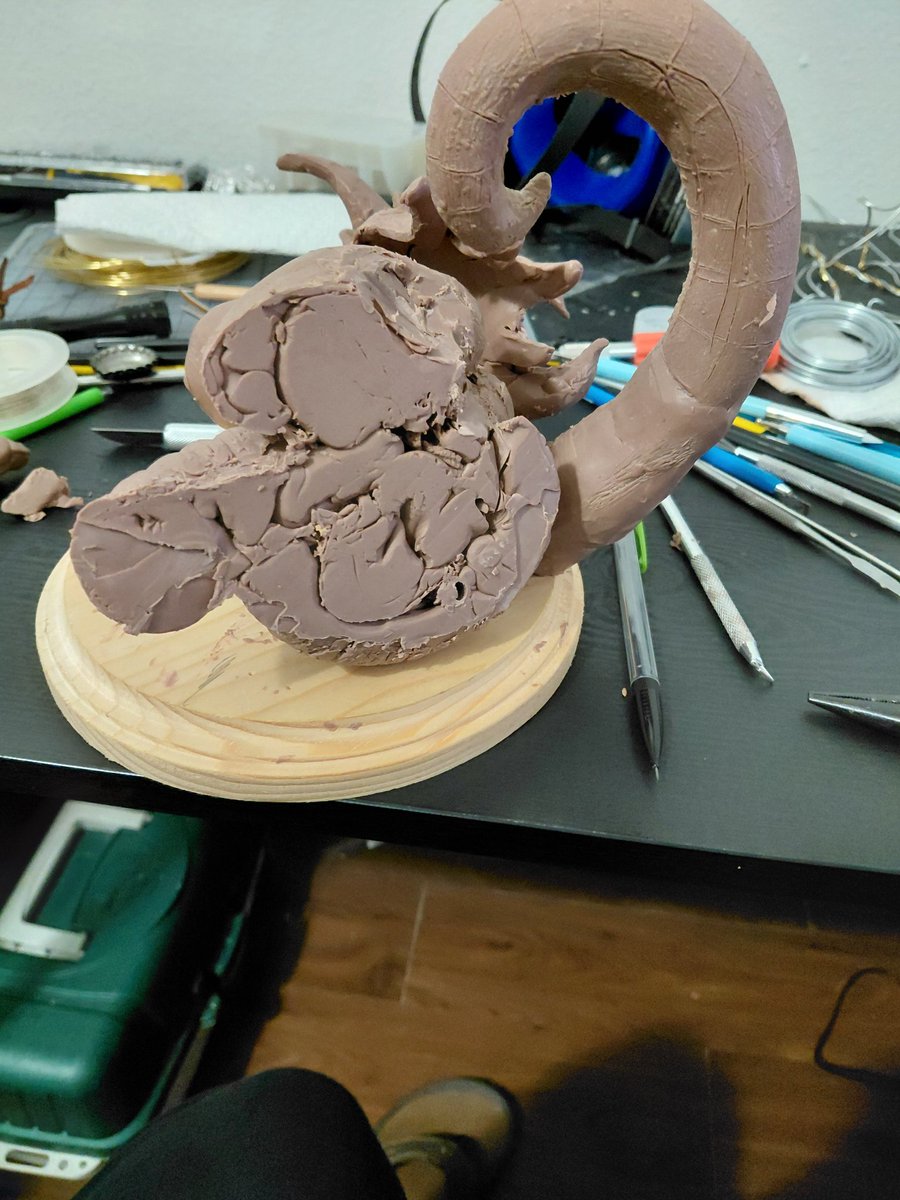 Added some detail to the tentacles and started cutting to properly get at some parts