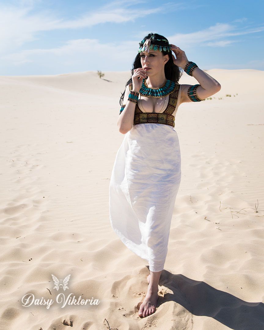 daisyviktoria's tweet photo. I've heard the calls for more ancient Egyptian clothing. These are a few of my older dresses, which I took to a sand dunes park several years ago.

#ancient #egypt #mysca #cleopatra #fashionhistory https://t.co/dZnL95OPrq
