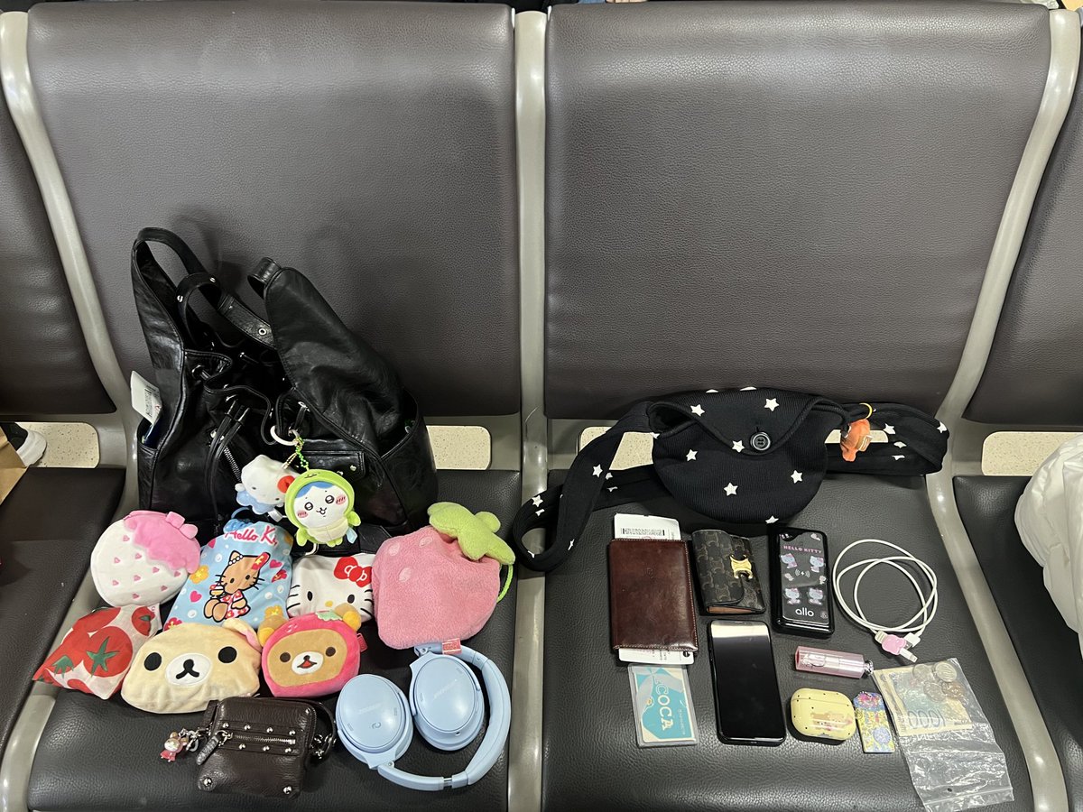 roonvee's tweet photo. 공항잼컨 다시 돌아갈래 https://t.co/VfaV1dtpKC
