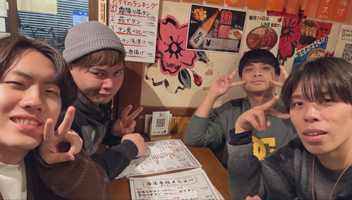 B_KOH_B's tweet photo. Ansh、MINO、KOHは年齢確認をされ、Vivaちゃんは年齢確認されず。

つまりVivaちゃんはVivaさん(?) https://t.co/jpgF4uAXe0