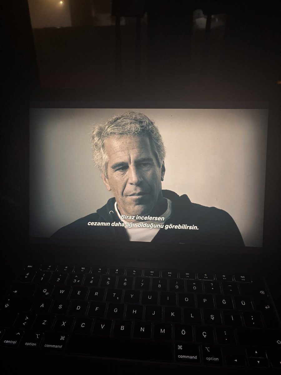 tanertannnn's tweet photo. Bazı insanların hikâyesi anlatıldıkça temize çıkmıyor, daha da kararıyor.
Bu belgesel tam olarak bunu hissettirdi.
#Epstein https://t.co/gV9eci58QP