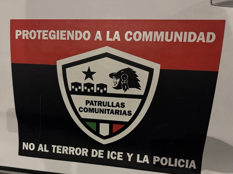 IMER_Noticias's tweet image. 🤝 Vecinos y activistas en #EU crean redes de apoyo, patrullajes y alertas para proteger a #migrantes frente a operativos y detenciones de #ICE.

👉 Conoce los detalles: noticias.imer.mx/blog/patrullaj…