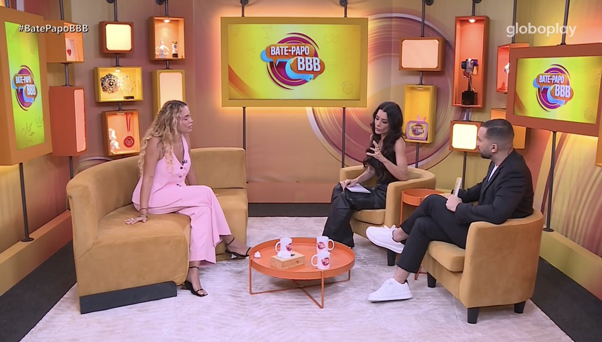 GIL MUDO CALADO PASSANDO PANO , CECI ENTREVISTANDO e SARAH AINDA MANTENDO POSTURA! Esperava mais desse #BatePapoBBB