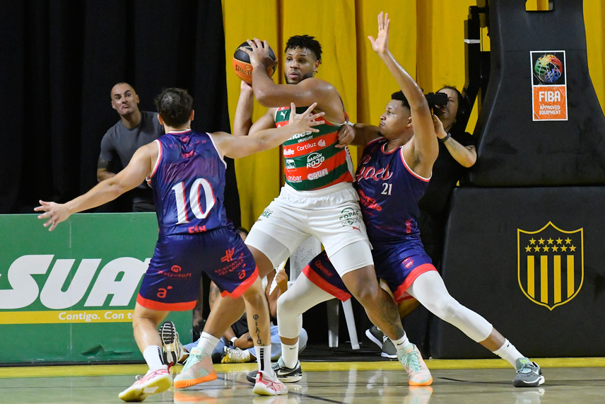 CortinaDirecta's tweet photo. Se hizo dominante @luisalfredos1 🇩🇴 en el poste y terminó siendo otro factor clave en el éxito clásico de Aguada. Al principio perdió con Strings pero con el correr de los minutos se lo metió en el bolsillo, controlando ambos tableros. 19PTS, 10REB y 3TAP puso 'Luisingo'

#LUB https://t.co/1XBrIip2ET