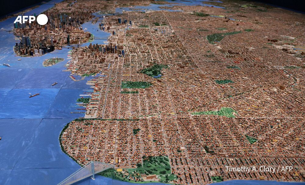 AFP's tweet image. A painstakingly detailed model of New York City will go on display this week after a US truck driver spent 21 years building it in his basement as an evening hobby

u.afp.com/S29U
