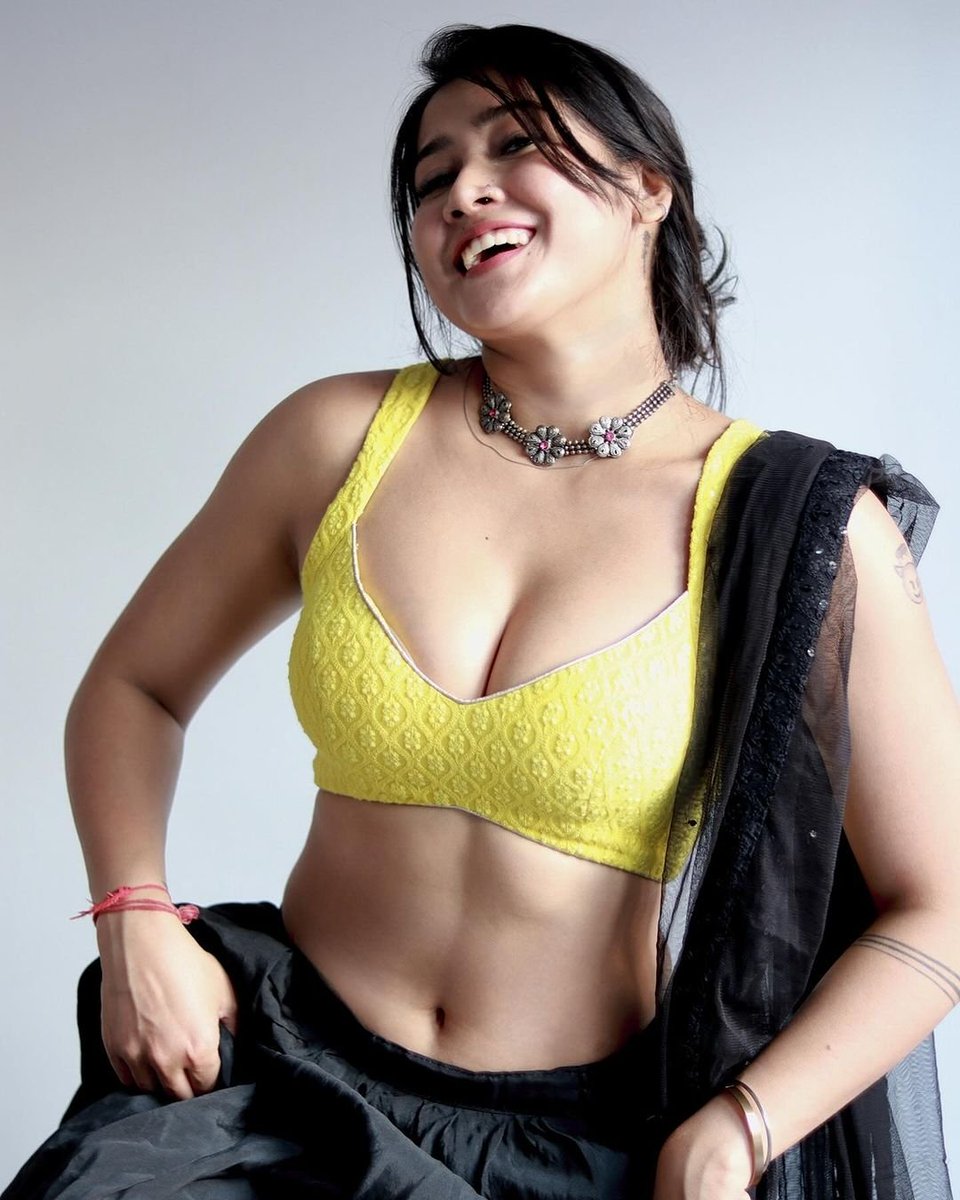 sofiaansari_'s tweet photo. kaisi lag rahi hu mai.... https://t.co/HTRMIspdoc