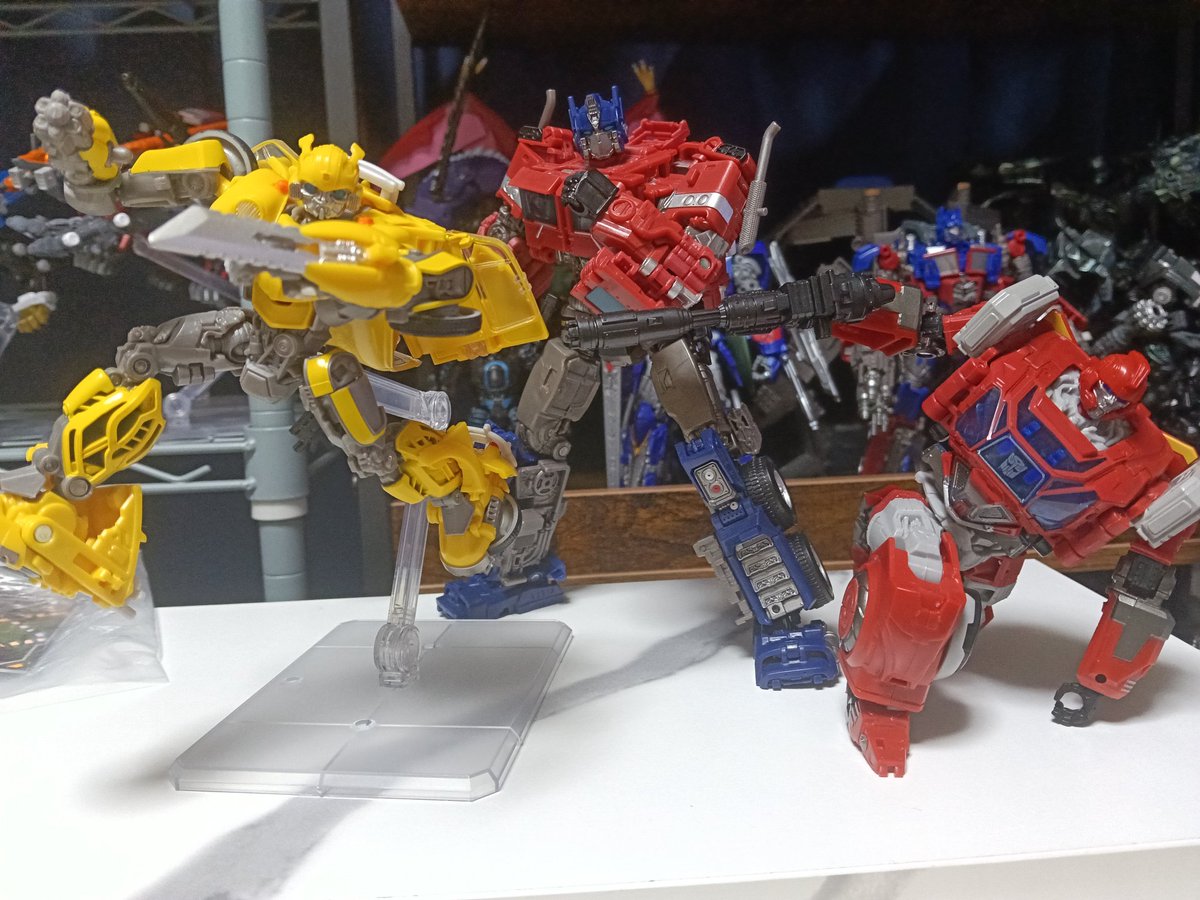 オートボット、出撃ッ!! 個人的にバンブルビー版アイアンハイド好きだ