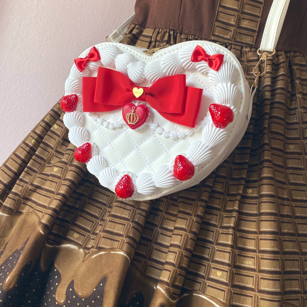 日曜まで受け付けております🍓 白バッグ以外は今回が最後の受注になり