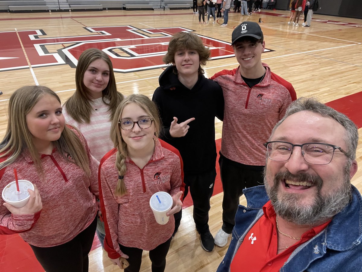 MrMerithew's tweet photo. Outstanding work by this @TrojanTVNews crew on live streaming tonight’s Park Hill v Central (St. Joe) boys basketball game. The Trojans come up with a big 58-35 win over the Indians on Senior Night. https://t.co/xUjd5cDPIf