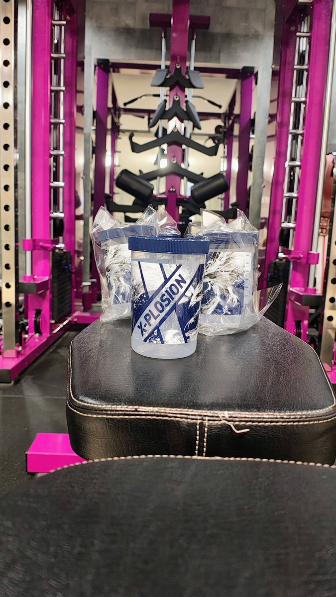 X-PLOSION 大容量シェイカー
荒川しゅう渾身の作品《鳳凰》が転写された、気分が確実に上がるデザイン🔥
しかも
✔ 飲み口が広い
✔ 手が“底”まで入る
✔ 大きいのに洗いやすい
毎日のプロテイン習慣、道具が変わるだけで続けやすさが段違い。

……気づいたら
5つ追加で買ってた（笑）