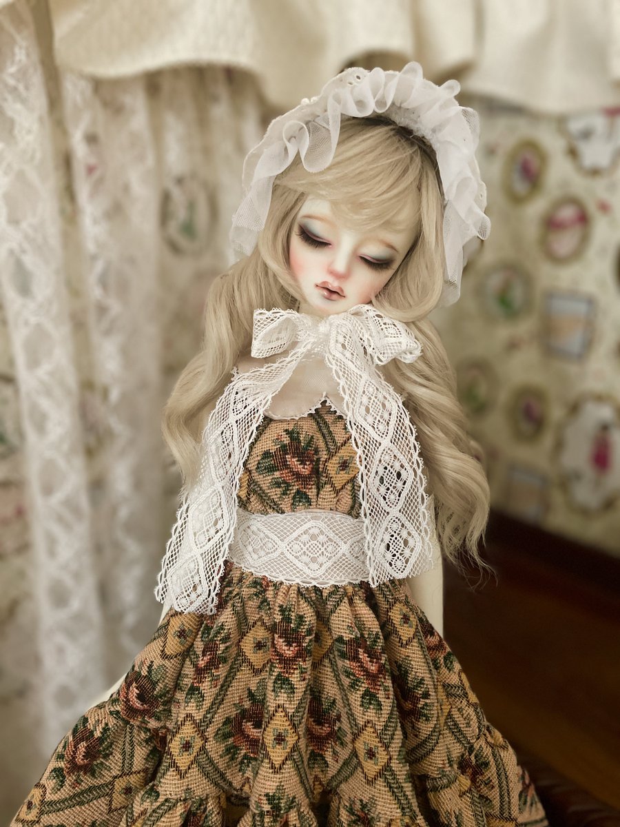 オクに出品中のドレスにヘッドドレスを追加に作成致しました。
大人っぽいドレスに可愛さがプラスされました✨

#正夢洋裁店