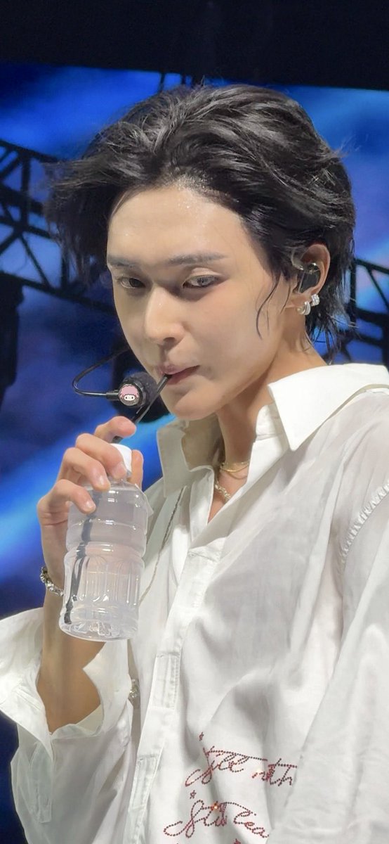 จริตกินน้ำของชีคือ กุให้เลย สวยมากกกกกกกกก