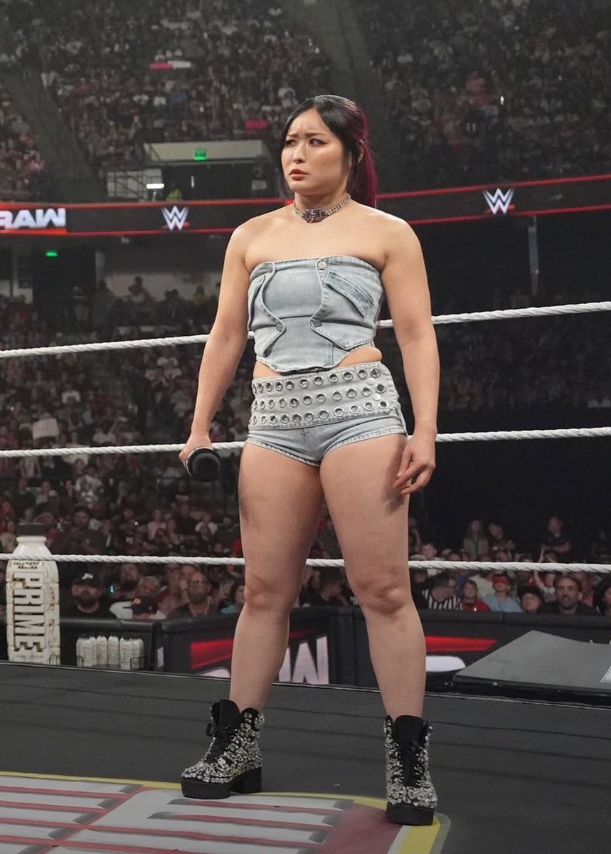 bigantie's tweet photo. Iyo in this outfit. https://t.co/qYO8boW1b2