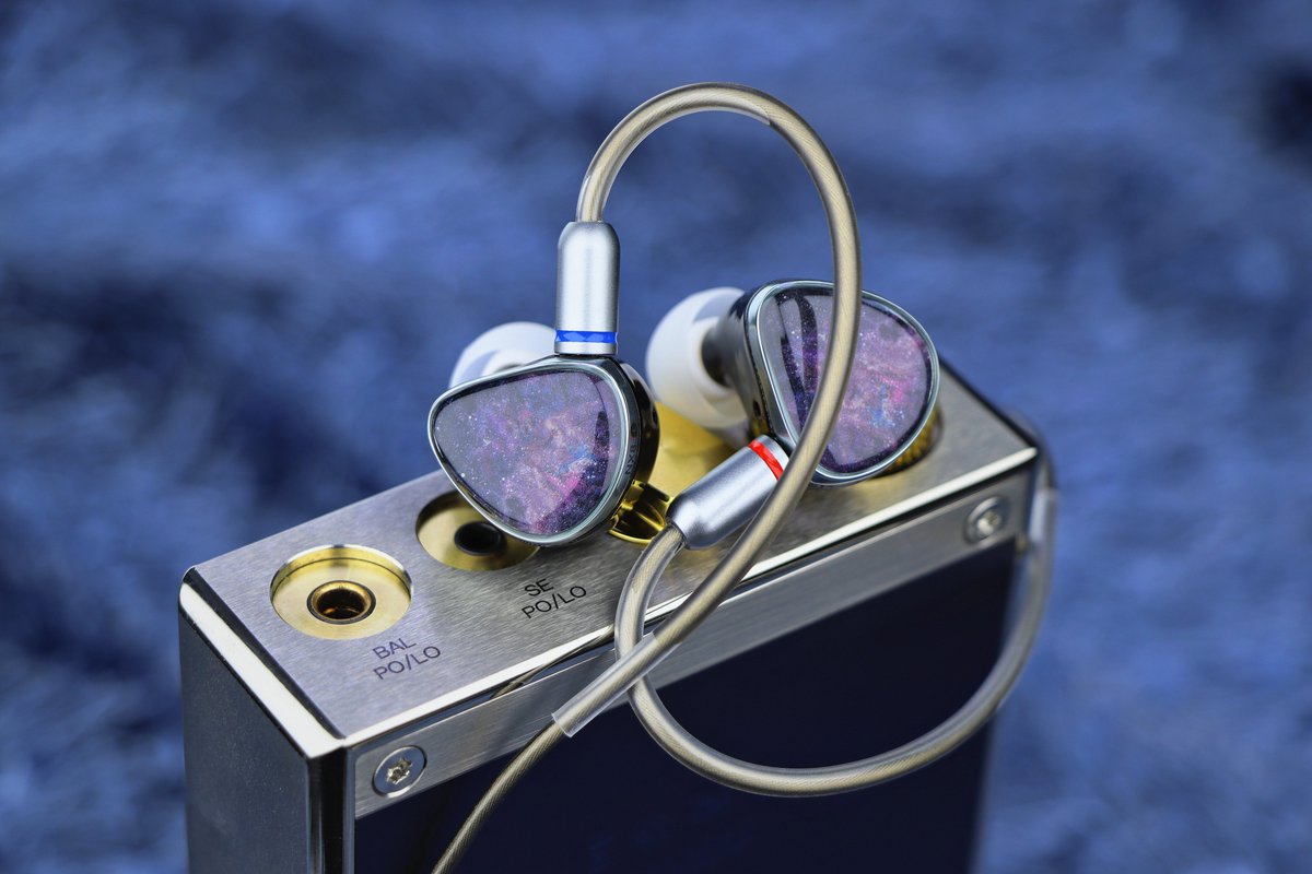 NicehckAudio's tweet image. ✨ Today’s Pick: NICEHCK NX8 🎧
🔥 Warm, smooth &amp;amp; natural sound (1DD + 6BA + 1 PZT)
🎮 Perfect for long listening sessions, gaming, or audiophiles
💎 Premium 3D resin cavity &amp;amp; starry faceplate
🔌 3.5mm / 4.4mm compatible
🛒 Buy now：
nicehck.com/products/niceh…

#NICEHCK #IEM #NX8