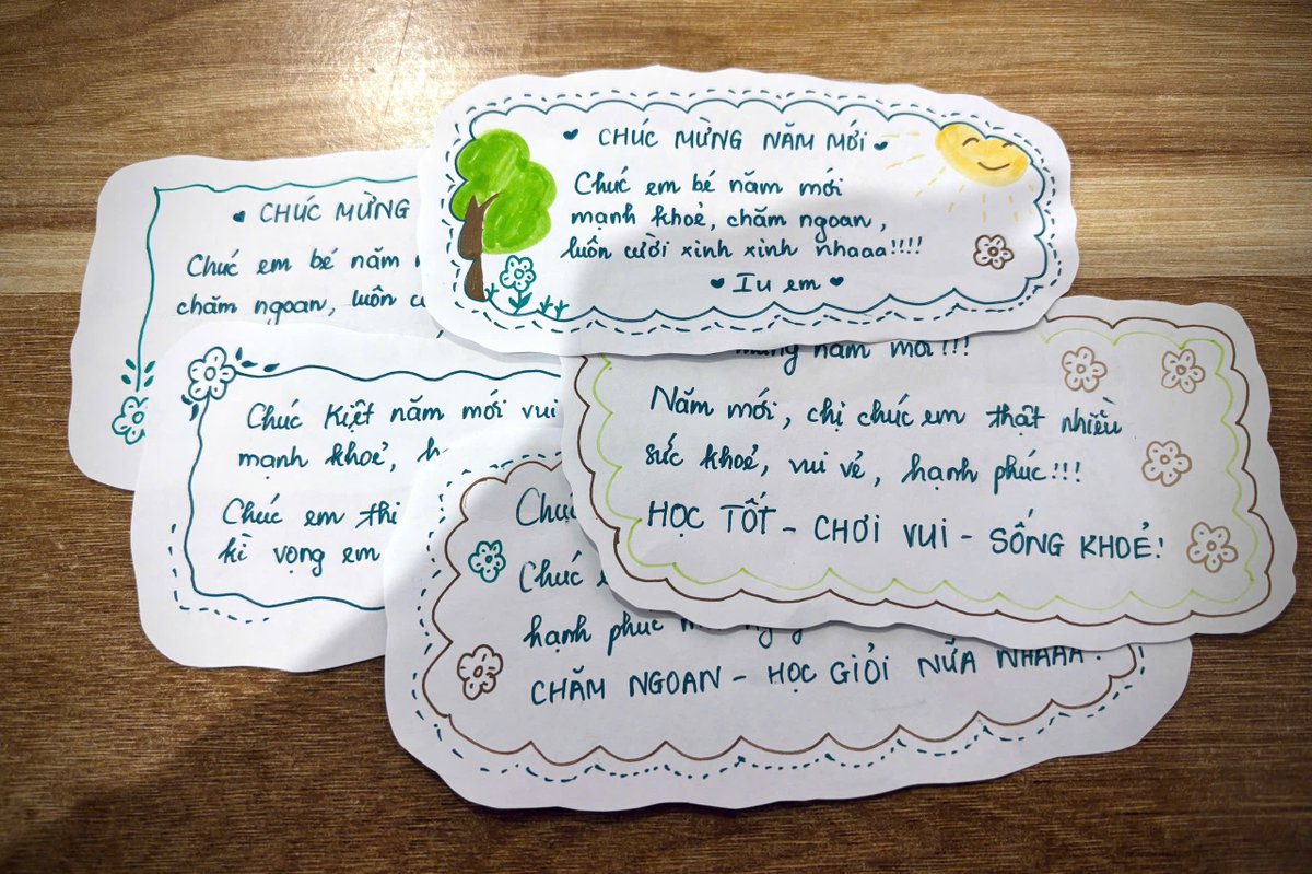 nhunammm's tweet photo. Mọi người chuẩn bị tết đến đâu rồi ạ???
Vậy là còn khoảng 2 ngày nữa là gần như mọi người nghỉ tết cả rồi... (Nhìn trái, nhìn phải, cuối tuần này có hẹn tất niên rồi)
Còn mấy ngày nữa là về quê nên tranh thủ làm lì xì tặng bọn nhỏ ở HN trước.
May mắn khi được gặp những đứa trẻ đáng yêu như vậy luôn!!!! 🥰
#Hanoi
#Tet