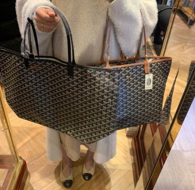 유모차랑 장난감 카 
이런것들 보면 아예 돈모으기를 포기한걸로 보여짐. 
기저귀가방을 뭐 고야드로 쓴다고?