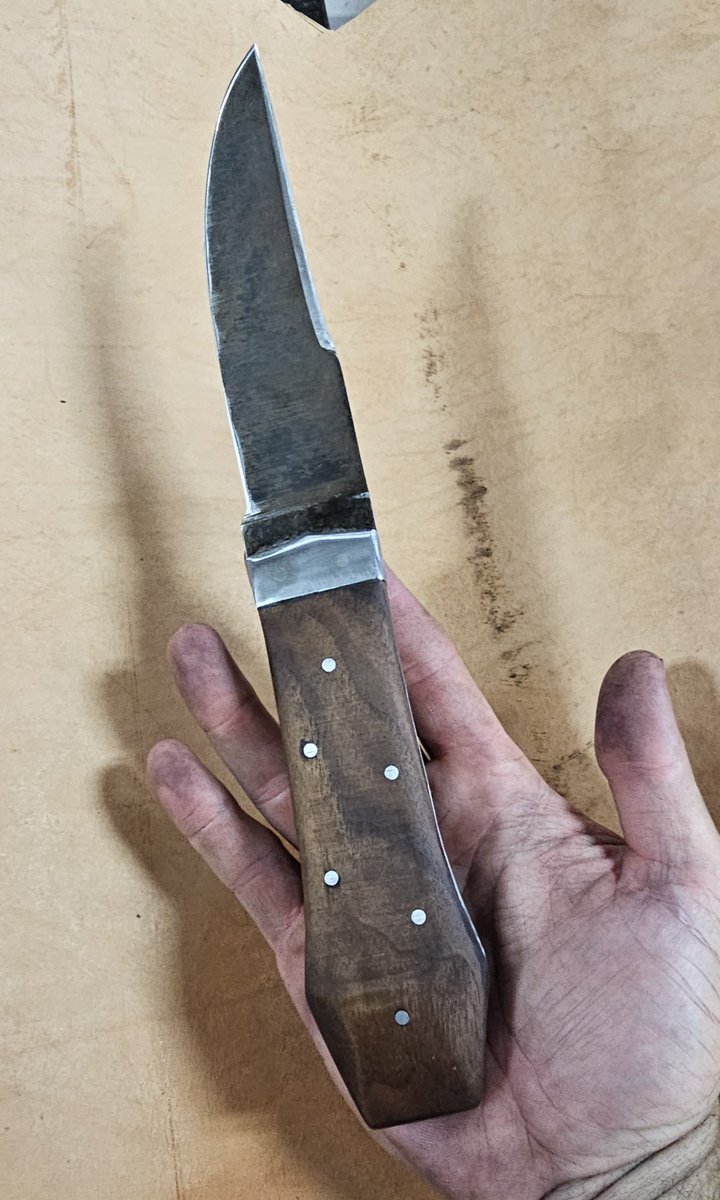 chriswhit85's tweet photo. @HomericFuturist This is mine. I made it last summer after I visited the Alamo on a trip. Tried to replicate a coffin handle bowie I saw at the museum. I shortened the blade so I can carry it easier horizontally on the belt. https://t.co/oA0kNC5rFK