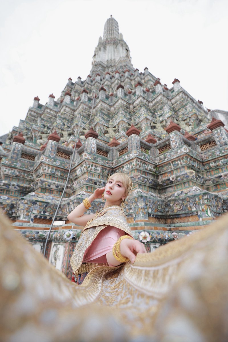 🇹🇭
民族衣装「シワーライ」を着てワットアルンに行ってきました。
歴史ある寺院で、何処を見ても素晴らしくて圧倒されました🛕

好きな組み合わせのシワーライを選べて、ヘアメイクもお店の方にやって頂いて楽しかったです❤️

いっぱい写真があるのでまた載せます🙏