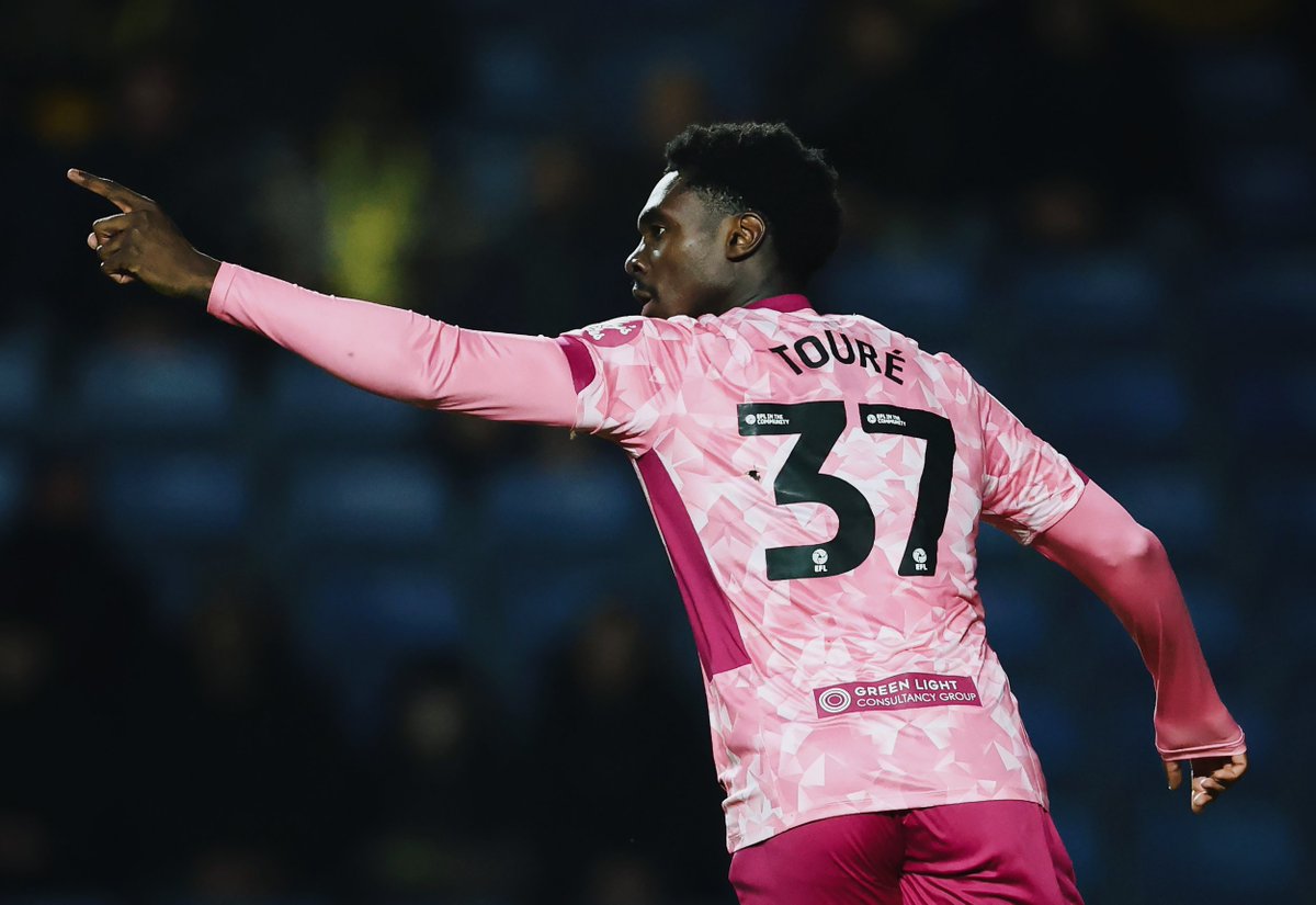 NorwichCityFC's tweet photo. Free shirt printing klaxon 🚨

Get TOURÉ 37 free on any newly-purchased replica shirt until midnight tonight 🤝

Order online and you could be one of 🔟 winners who will also have their shirt signed by the man himself ✍️ https://t.co/XjK9TcNdfM