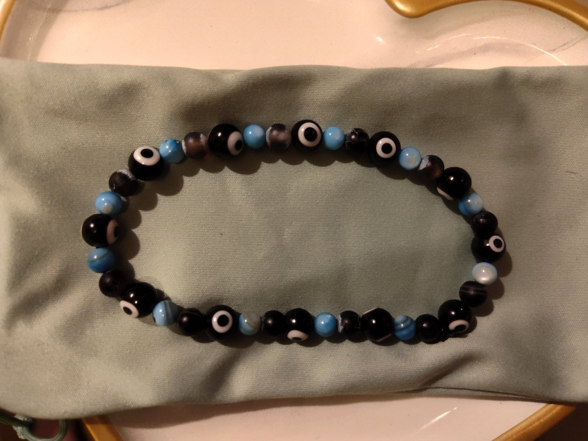 Made a new bracelet today, very Oxcicore if I do say do myself 👁️