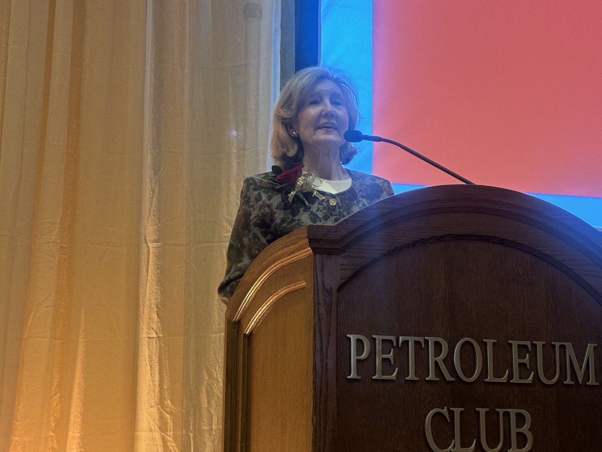 DrSDHoward's tweet photo. Enjoyed celebrating the success ⁦@YWLAMidland⁩ has had, celebrating their seniors, and hearing from former Senator Kay Bailey Hutchison about the legislation that made it possible. https://t.co/cqwCj3fhUe