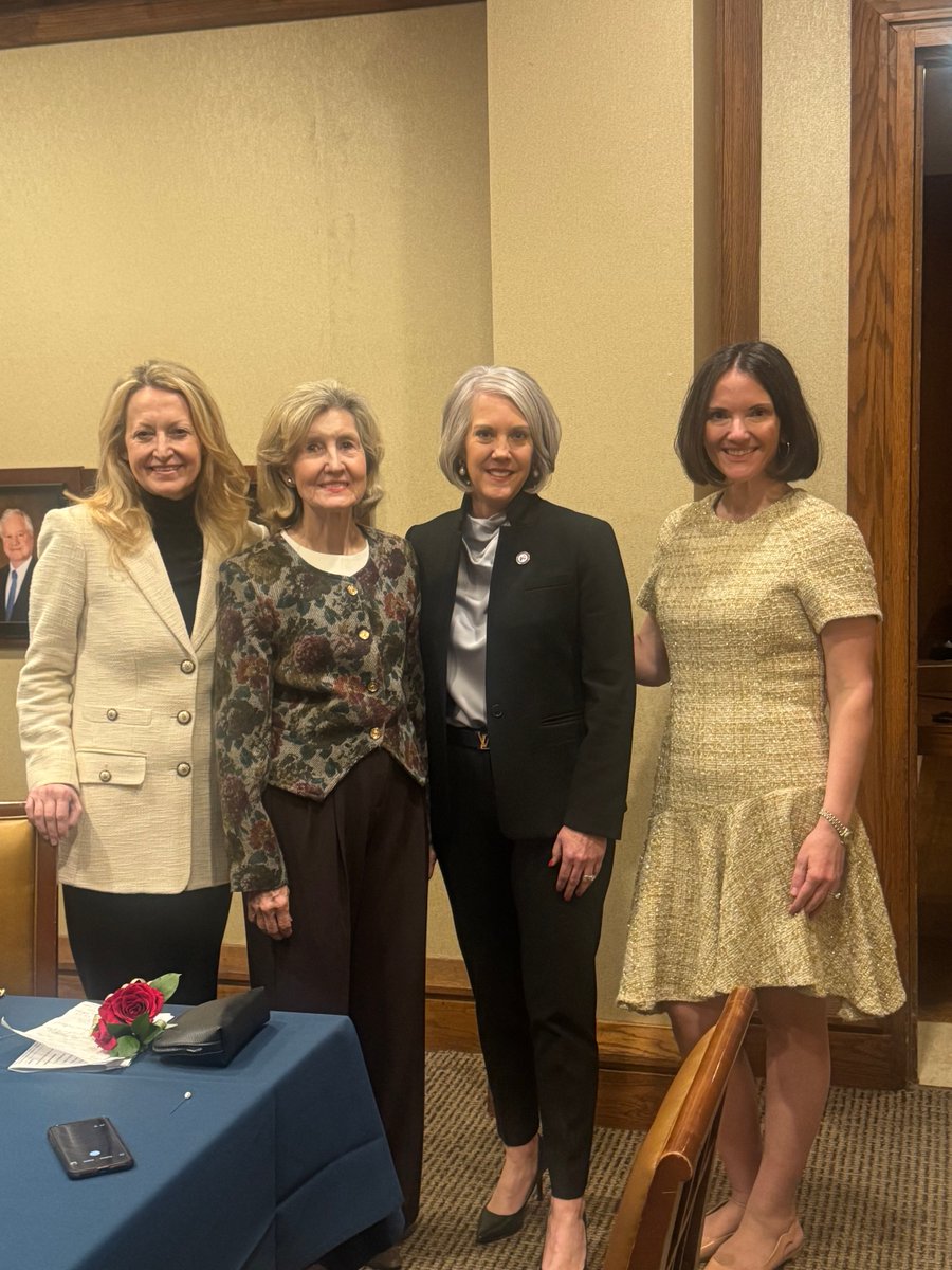 DrSDHoward's tweet photo. Enjoyed celebrating the success ⁦@YWLAMidland⁩ has had, celebrating their seniors, and hearing from former Senator Kay Bailey Hutchison about the legislation that made it possible. https://t.co/cqwCj3fhUe