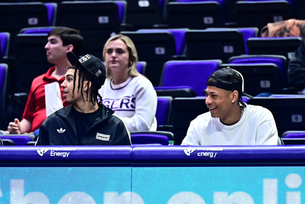 LSUBasketball's tweet photo. Jeremiah Fears in the Building 🫡

@PelicansNBA https://t.co/BztT1y4guJ