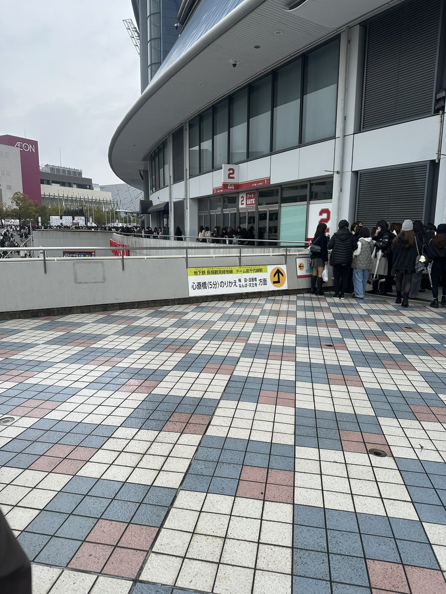 今ここにいます！！
会おって言ってた子来てくれたら嬉しいт т