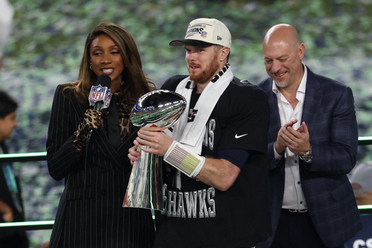 #NFL | La #NBC informa que la audiencia promedio del #SuperBowlLX #SBLX fue 124.9 millones de espectadores en #EU el segundo #SuperBowl más visto, detrás del #SuperBowlLIX
El #AppleHalfTime con #BadBunny promedió 128.2 millones de espectadores, con un pico de 135.4 millones