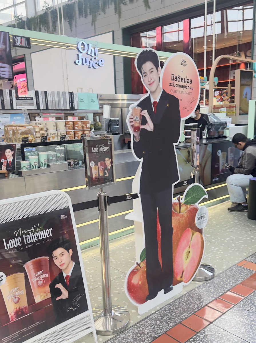centralwOrld's tweet photo. Oh! Juice เซ็นทรัลเวิลด์ยิ่งใหญ่สมฐาคุณธีร์มากกกก ✨🩷🍎

#OhJuicexPondNaravit 
#LoveTakeover 
#PondKissKiss 
#ppnaravit
#centralwOrld https://t.co/rkdo57DNos