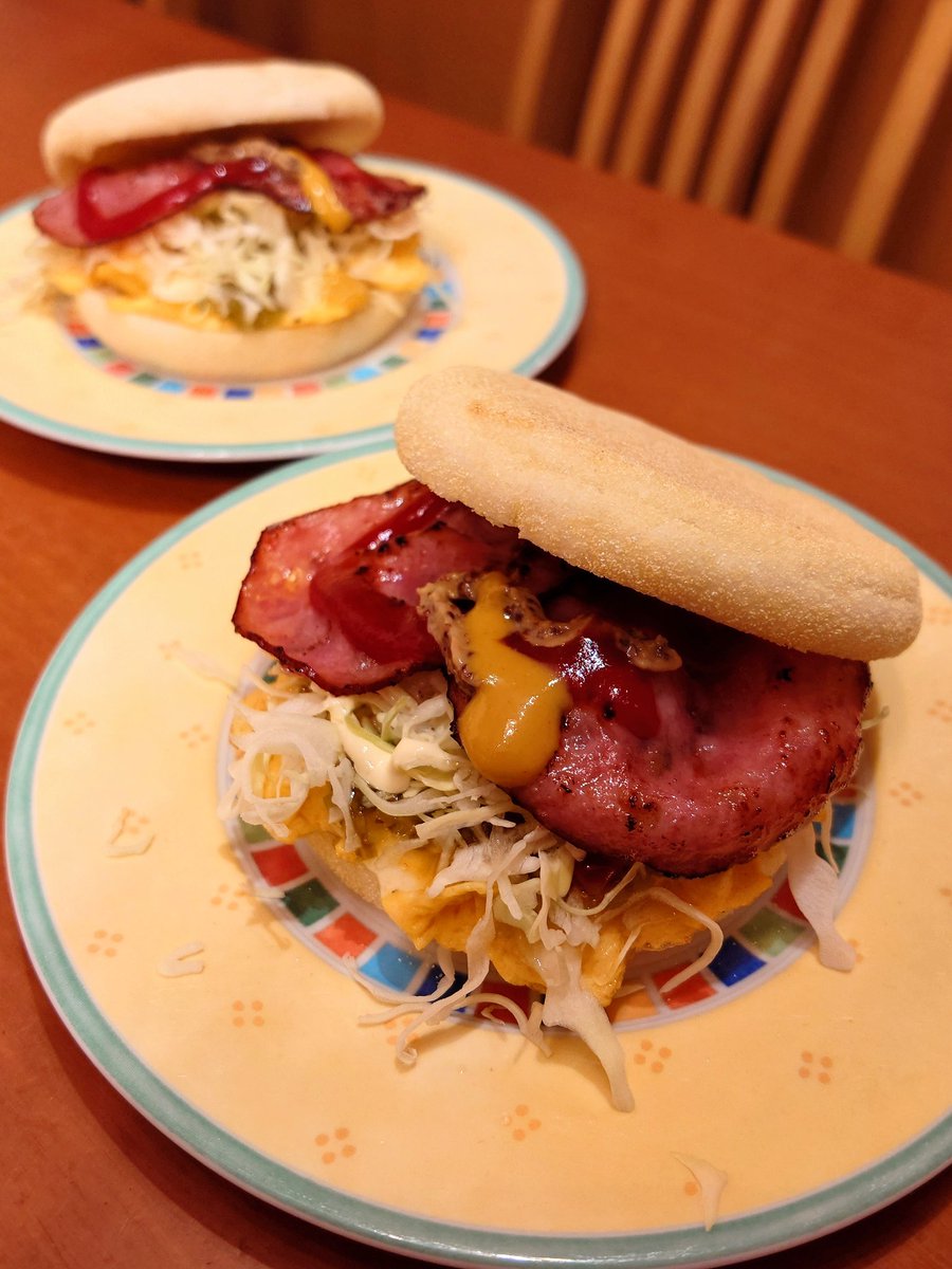 oasisao's tweet image. 毎度飽きずに、シャウスライスでソーセージエッグマフィン😆🍔

#おうちごはん #pasco #イングリッシュマフィン #シャウスライス #日本ハム