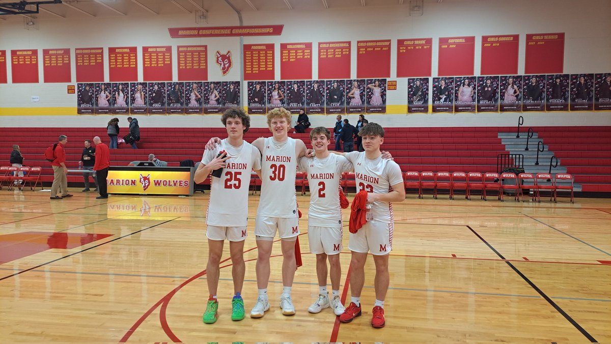 BarstoolMarion's tweet photo. Congrats to these 4 hard working seniors, so proud of you guys. 🥲🥲🥲🥲#wolves4life #noahfishaballer #packwillgiveubuckets
 #weloveLT 
#theekinster https://t.co/8IB5LnQ7bZ
