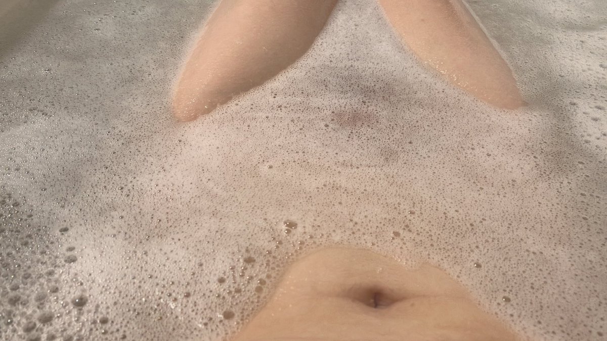 prettybunhops's tweet photo. bath time with lil bun! https://t.co/Joilceacpj