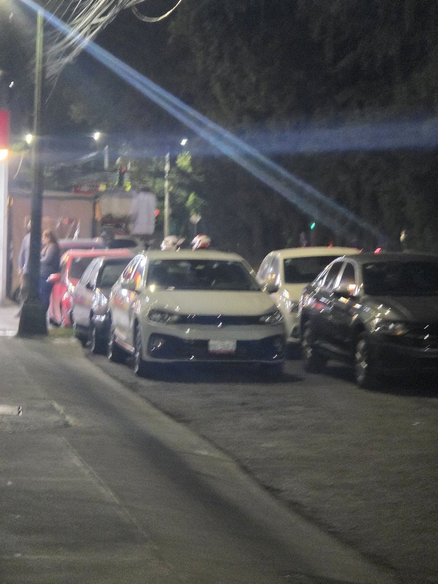 Urge apoyo para multar a los más de 12 AUTOS estacionados en DOBLE y TRIPLE FILA, hasta EN BATERÍA, violando el art. 30 del Reg de Tránsito.

Es en AV. LOMAS DE SOTELO, desde Av. Ingenieros Militares hasta Presa Tepuxtepec.

Es diario de 8am-1am <a href="/UCS_GCDMX/">Unidad de Contacto del Secretario SSC CDMX</a> <a href="/OVIALCDMX/">OVIAL_SSCCDMX</a>

Así están: