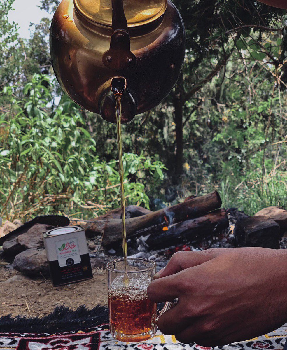 ماني بعااااشق ابد لكن البال ساهي 
ولاني متيم بحب اللي ما درى عني

افخر بنفسي امام الناااس واتباهي 
دام ماااالي حبيبه بهالكون تشغلني 

اوسع الصدر بالبر ع دله وكأس شاهي
مع هبوب البراد الهااااجووس يطربني 

اكتب حروفي بشطر واضح بااااااهي
اوسع الصدر والغيم بالجو يداعبني