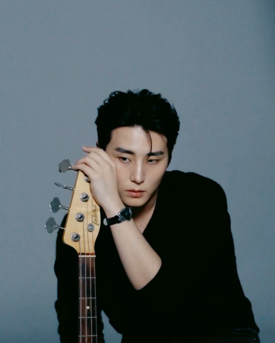 같은 기댐 다른 표정 
어제                                                                             오늘