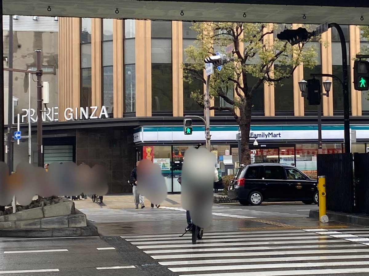 unjeu_entracte's tweet photo. 日本一の交差点にファミマ復活で、文楽劇場の民歓喜😊
(一番上の緑、なんか濃い) https://t.co/ZZsZRZPc3o