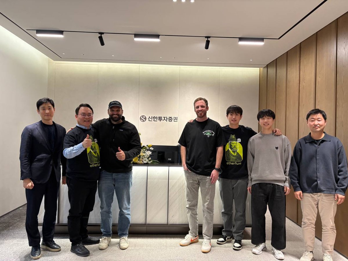 founding team @ shinhan HQ... sometimes a meeting is just a meeting, some times it is where history is made. 

today's handshakes = future headlines 

Korea 🇰🇷 was just the start... #StayTuned #beyondUSD