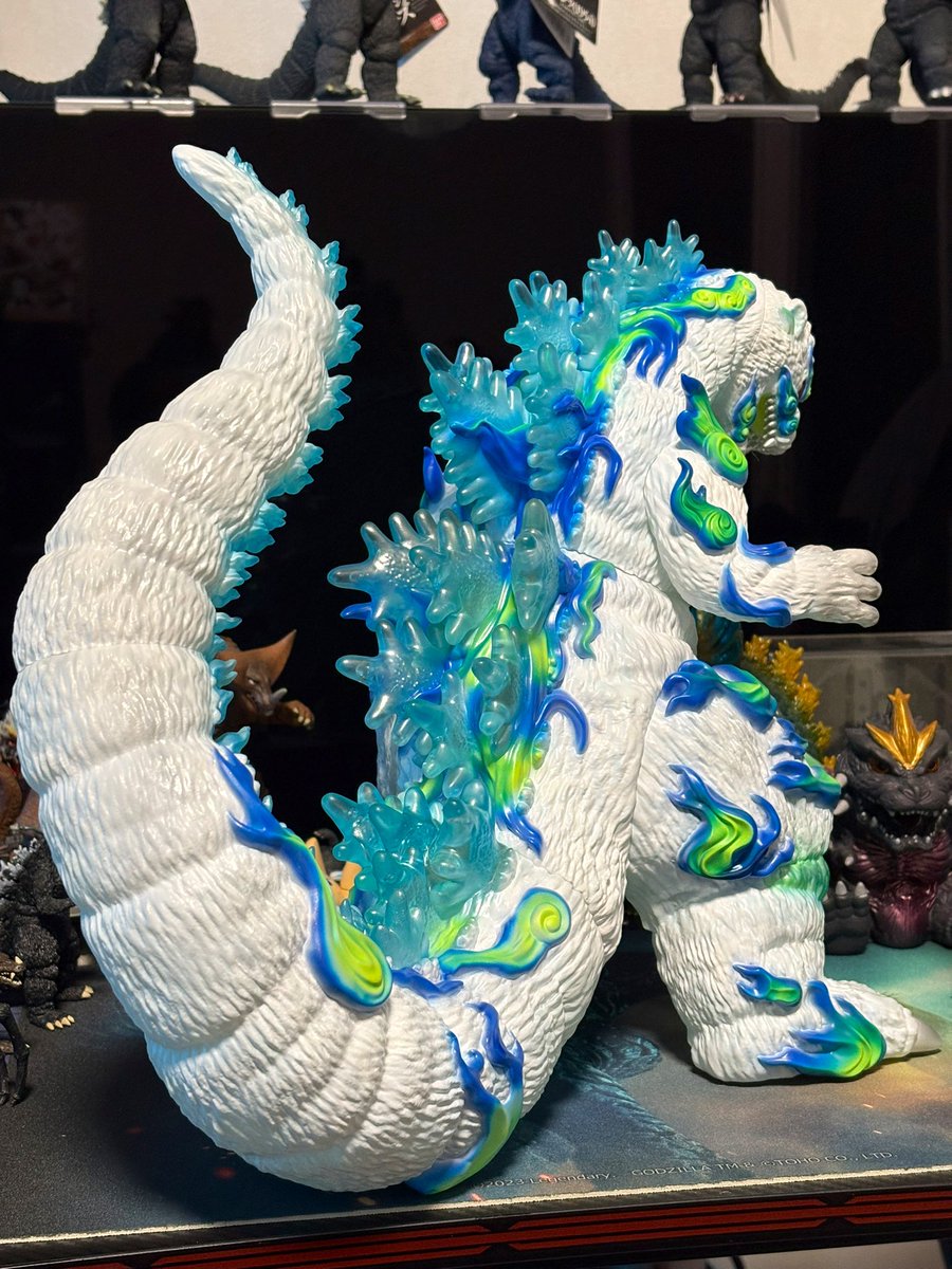 Go_Godzilla_Go's tweet photo. こんにちはです✨️🤗
ようやく開封😆
FrogTreeさんの浮世ノ絵 『鬼火』
この子が1番欲しかったから感無量😭
サイズがデカくて圧倒されました😆
彩色がめちゃくちゃ綺麗で尻尾が立派!可愛いらしい!!カッコイイ!!!🤩
買えて良かった🙌
#ゴジラ
#FrogTree
#ソフビ
#ゴジラキャラバン https://t.co/N03iUFmHZv