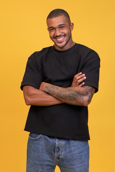 cassioolivveira's tweet photo. A Sarah continua insistindo que Ana Paula induziu Matheus ao erro no #BBB26

Gente não adianta, a Sarah é bolsonarista, é negacionista… ela é desse povo que terceiriza a culpa pra não admitir o erro 

#BatePapoBBB https://t.co/7mIedNPj5t