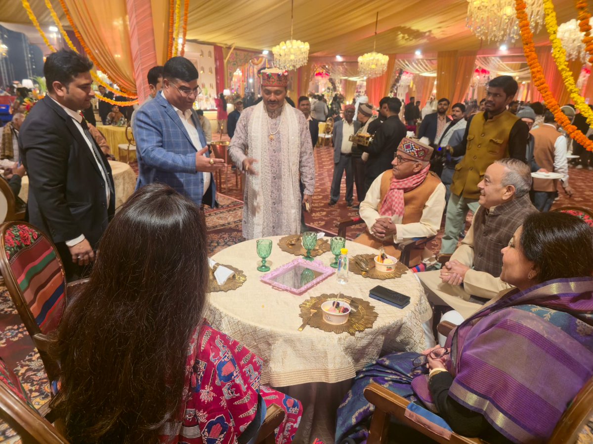 ameetasinh's tweet photo. अमेठी जिला पंचायत अध्यक्ष राजेश अग्रहरी (मसाला) जी की सुपुत्री के पावन विवाह अवसर पर उपस्थित होकर वर-वधु को स्नेह, सम्मान एवं शुभाशीष प्रदान किया।
नवदंपति के उज्ज्वल एवं सुखमय भविष्य की मंगलकामना करती हूँ। https://t.co/0nBdqgB7ip